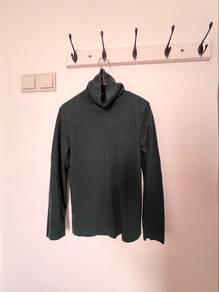 UNIQLO Heattech warm Turtleneck Green color Shirt