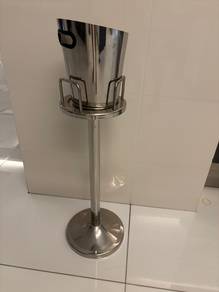 Ice bucket