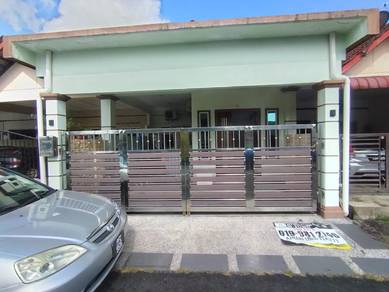Terraced House For Sale in Pekan,PHG