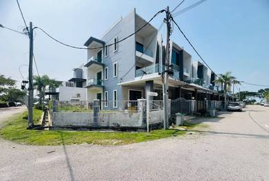 2.5-storey Terraced House For Sale in Ujong Pasir,MLK