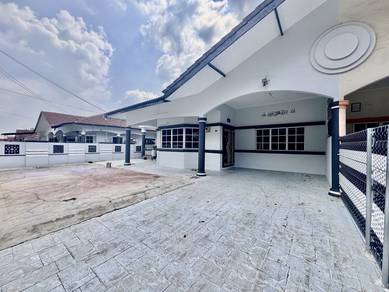 Semi-Detached House For Sale in Ayer Keroh,MLK
