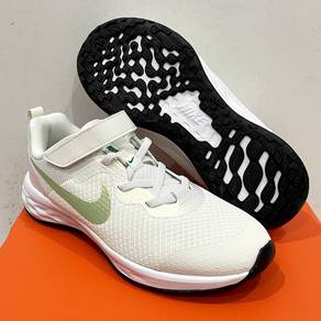 Nike Revolution 6 kids shoe