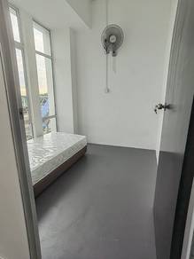 Room in Senai, JHR