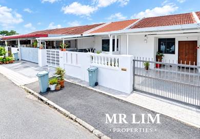 Terraced House For Sale in Jelutong,PNG