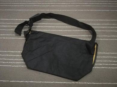 COSPA plain velcro sling beg