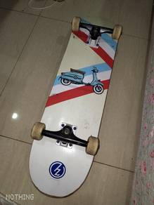 Hz Skateboard Deck + Thunder Trucks + Ricta Wheels