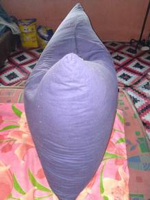 bantal biru kabu hancur