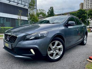 Volvo V40 CROSS COUNTRY T5 in Old Klang Road, KUL
