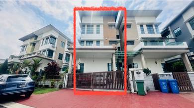 Semi-Detached House For Sale in Shah Alam,SGR