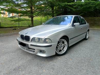 BMW 523i 23i (CBU) in Kajang, SGR