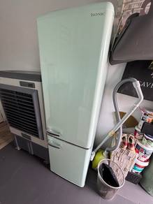 isonic vintage fridge