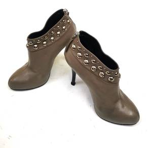 GIUSEPPE ZANOTTI Leather Studded Accents Pumps