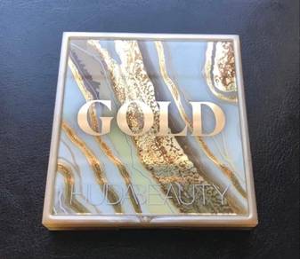 Huda Beauty Gold Eyeshadow