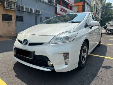 Toyota Prius LUXURY (HYBRID) in Puchong, SGR