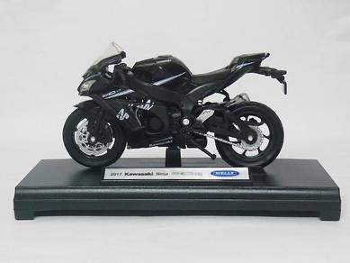 2017 Kawasaki Ninja ZX-10RR 1:18 diecast motorbike