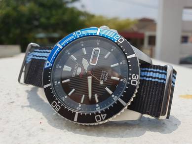 RARE Seiko 5 Sports "Batman" Automatic SRP555K1
