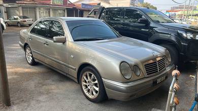 Mercedes Benz E240 240 CLASSIC (CBU) in Kota Bharu, KTN