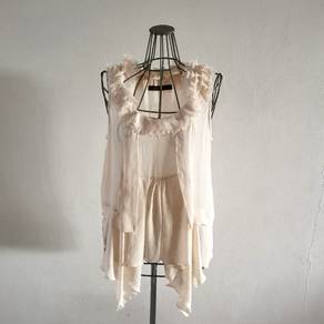 Zara cream sleeveless ruffle blouse