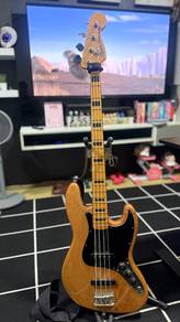 Squire by Fender Classic Vibe 70s Jazz Bass