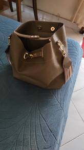 2nd hand handbag