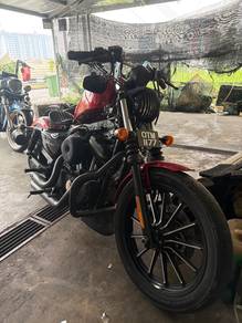 Harley-Davidson 883 Roadster