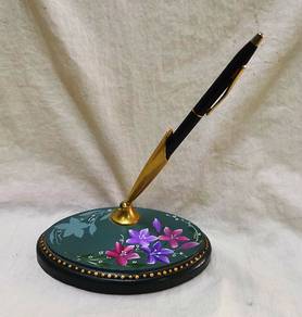 1980s Hand-painted Asian pen holder with pen