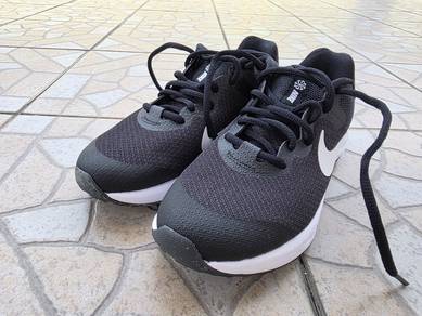 Nike sport shoes for kids - like new