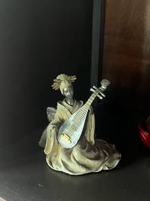 ceramic tabletop figurine