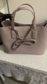 Elegant Women’s Handbag