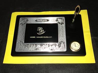 PEWTER ART PEN HOLDER WOOD Base