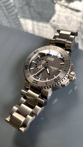 Oris Aquis Titan Small Second, Date