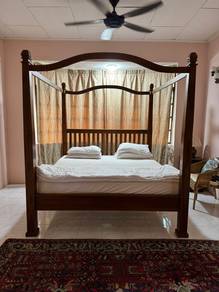 poster bed . teak wood