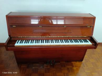 YAMAHA M5J Piano