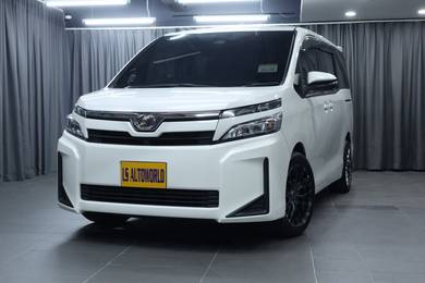 Toyota Voxy X in Kota Damansara, SGR