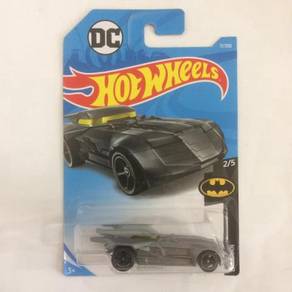CFE114 2017 Mattel Hot Wheels HW Batmobile diecast