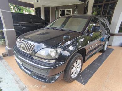 Toyota Harrier in Ayer Baloi, JHR
