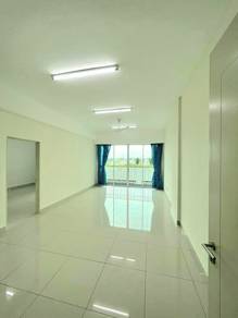 Condominium For Rent in Royale Infinity