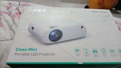 mini projector aukey