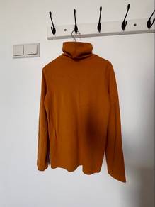 UNIQLO HEATTECH Warm Turtleneck T-Shirt