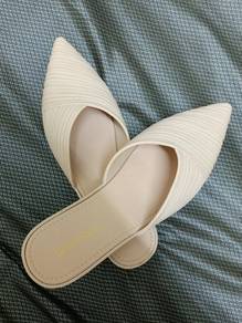 Kasut Slip-on (Beige)