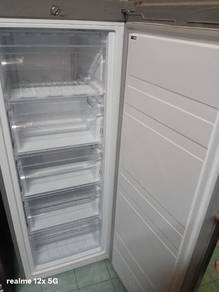 Upright Freezer (Peti Beku)