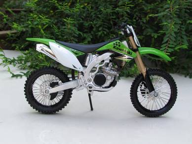 Maisto 1-12 Kawasaki KX 450F Diecast Motorcycle