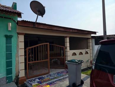 Terraced House For Rent in Serkam,MLK