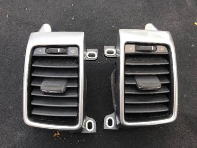 No 25-8-8 Porsche Panamera S 970 Rear AC Vent