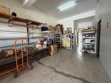 Shop lot For Sale in Cheng,MLK
