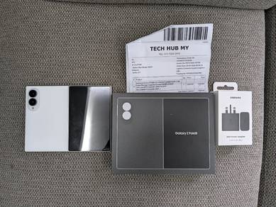 1 Week Old Samsung Z Fold 8 256GB Fullset Like New