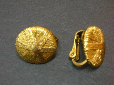 E050 Vintage Earrings signed IRIFAIRI