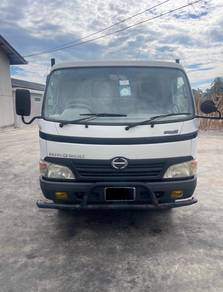 Lorry Hino 3 Tons 2007 For Sale