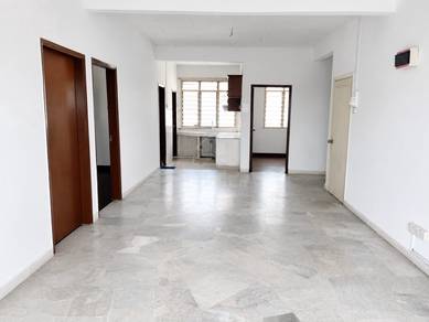 Apartment For Sale in Goodyear Court 1