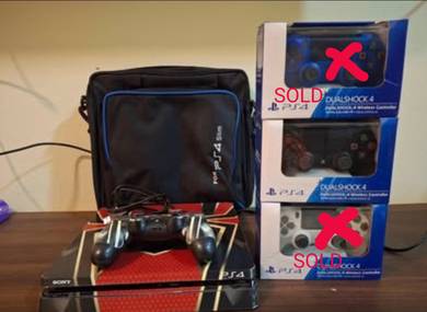 PS4 Slim 500GB + 2 Controllers + Carrying Bag